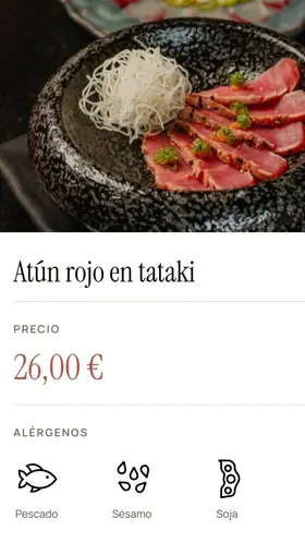 Ficha de un plato en una carta digital: atún rojo en tataki, 26 €, con los alérgenos pescado, sésamo y soja marcados con icono y nombre